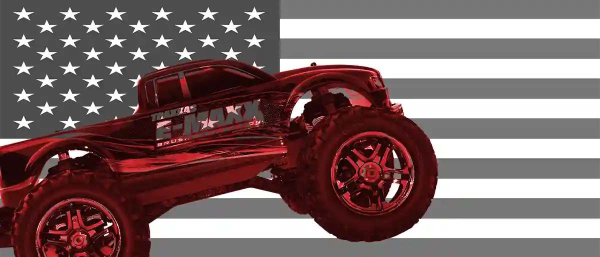 Ein Monster-Truck-RC auf dem Hintergrund einer us-amerikanischen Flagge.
